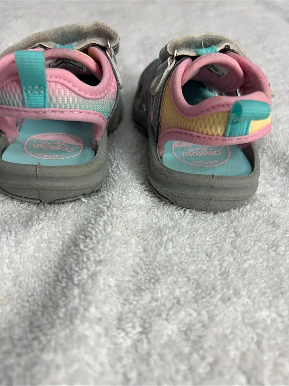 OshKosh B'gosh Gray Pink Teal Holographic Strap Kids Sandals (50)